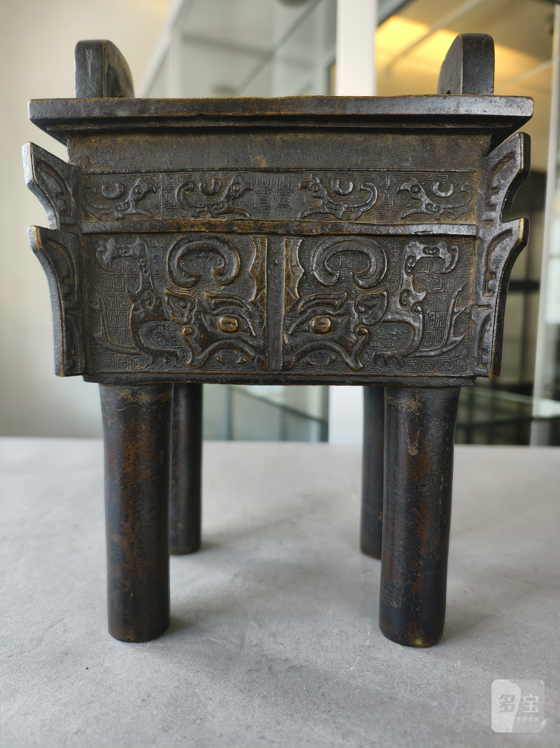 A bronze incense burner in the shape of the 'fang ding' food vessel in archaic style - 图10